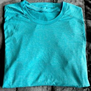 Lulu lemon vent tech T-shirt
